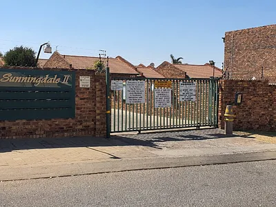 2 Bedroom Townhouse For Sale in Kempton Park - FA7e.webp
