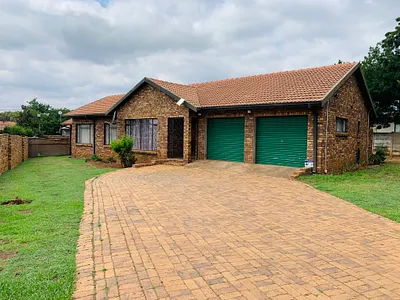 3 Bedroom House To Rent in Middelburg - IQza.webp