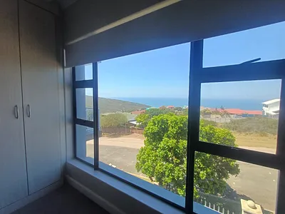 3 Bedroom Apartment To Rent in Mossel Bay - 8LNI.webp