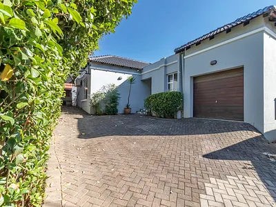 3 Bedroom House For Sale in Sandton - HeU1.webp
