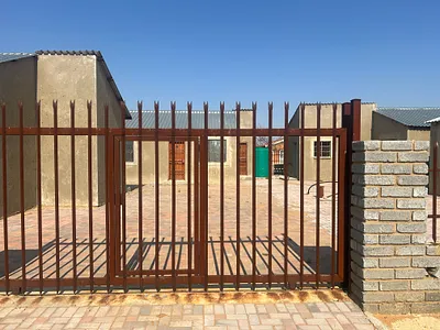 8 Bedroom House For Sale in Viljoenskroon - Z76X.webp