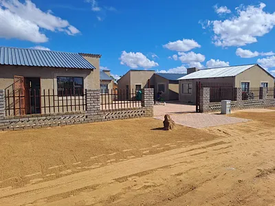 8 Bedroom House For Sale in Viljoenskroon - l0Hv.webp