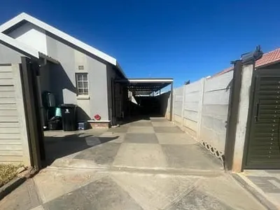 3 Bedroom House For Sale in Alberton - 4yzM.webp