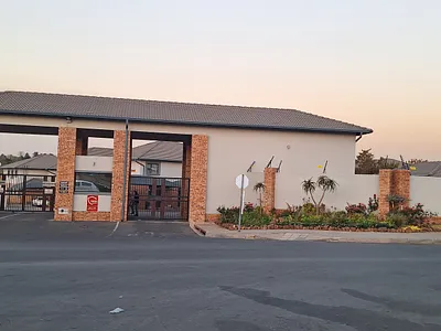 3 Bedroom Apartment For Sale in Midrand - sZtA.webp