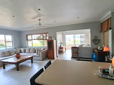 3 Bedroom Townhouse For Sale in Durban North - 7mWA.webp