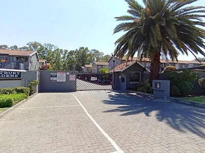 2 Bedroom Townhouse For Sale in Germiston - 9LUL.webp