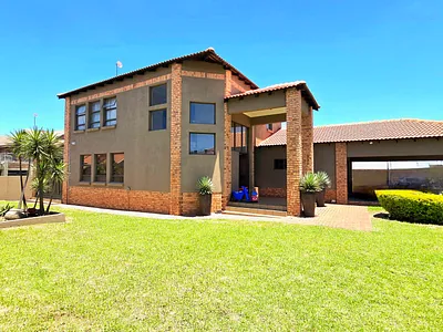 4 Bedroom House For Sale in Witbank - uSjm.webp
