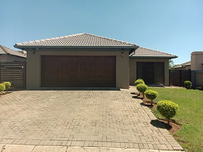 3 Bedroom House For Sale in Akasia - E93W.webp