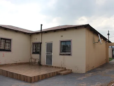 3 Bedroom House For Sale in Roodepoort - DMT3.webp