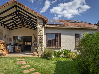 3 Bedroom Townhouse For Sale in Hartbeespoort - img