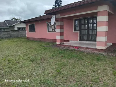 3 Bedroom House For Sale in Kloof - yc16.webp