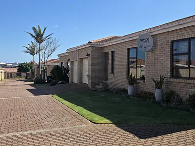 3 Bedroom Townhouse For Sale in Jeffreys Bay - ZKGV.webp