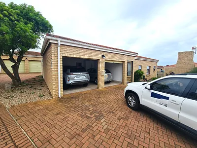 3 Bedroom Townhouse For Sale in Jeffreys Bay - mbiz.webp