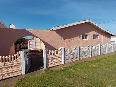 8 Bedroom House For Sale in East London - khen.webp