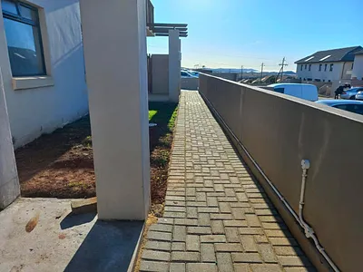 2 Bedroom Apartment To Rent in East London - cszX.webp