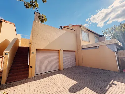 2 Bedroom Townhouse For Sale in Pretoria - QhU6.webp