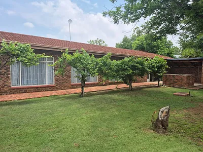 4 Bedroom House For Sale in Vredefort - 7Mca.webp