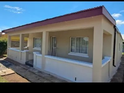 3 Bedroom House For Sale in Newcastle - img