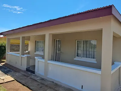 3 Bedroom House For Sale in Newcastle - h7ip.webp