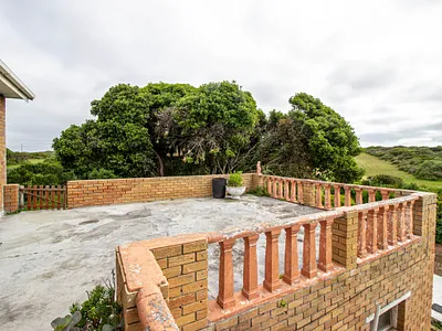 4 Bedroom House For Sale in Gansbaai - htOK.webp