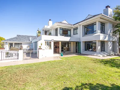 7 Bedroom House For Sale in Bellville - LcVb.webp