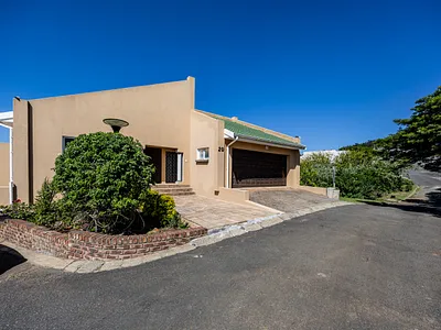 5 Bedroom House For Sale in East London - img