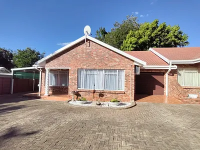 2 Bedroom Townhouse For Sale in Parys - 2PUJ.webp