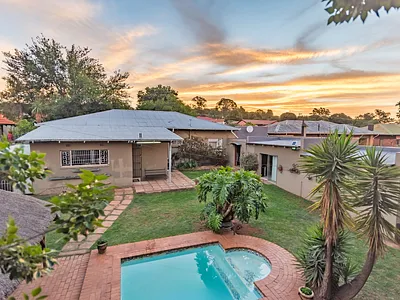 4 Bedroom House For Sale in Krugersdorp - Ayim.webp