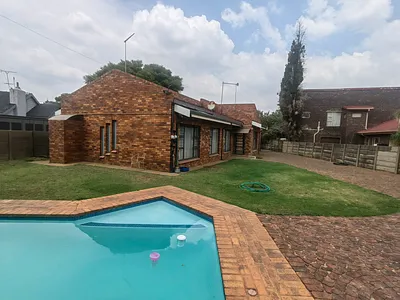 3 Bedroom House For Sale in Nigel - img