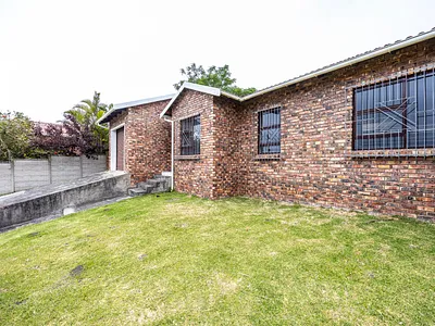 3 Bedroom House For Sale in East London - gwyr.webp