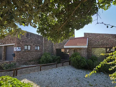 4 Bedroom House For Sale in Jeffreys Bay - MeAO.webp