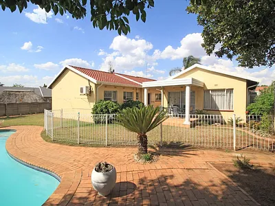 4 Bedroom House For Sale in Boksburg - 6EWz.webp