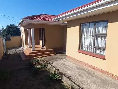 3 Bedroom House For Sale in East London - NilX.webp