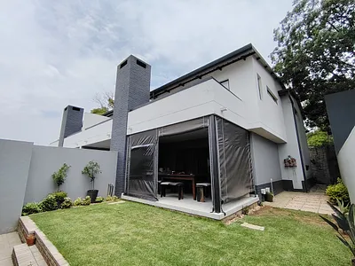 3 Bedroom Townhouse For Sale in Pretoria - azWR.webp