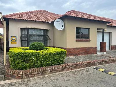 3 Bedroom Townhouse For Sale in Rustenburg - gcKB.webp