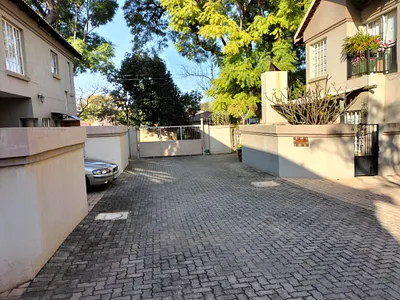 3 Bedroom Townhouse For Sale in Pretoria - St8i.webp