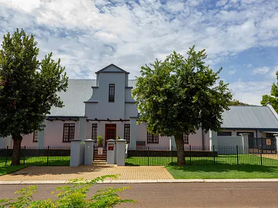 4 Bedroom House For Sale in Akasia - p5I0.webp