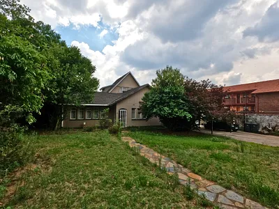 4 Bedroom House For Sale in Johannesburg - rYOn.webp