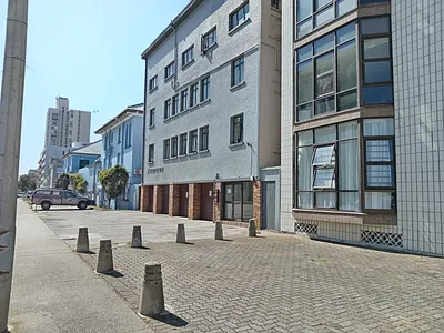 2 Bedroom Apartment For Sale in Port Elizabeth - img
