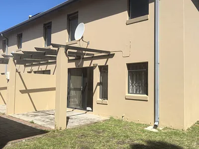 3 Bedroom Apartment For Sale in East London - G0wv.webp