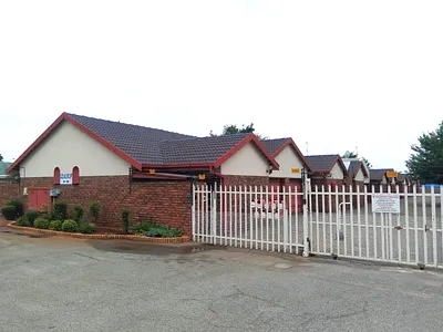 2 Bedroom Townhouse For Sale in Potchefstroom - uyAV.webp