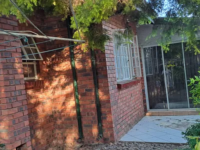 3 Bedroom Townhouse For Sale in Springs - 0YZZ.webp