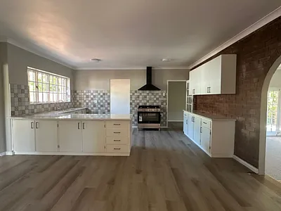 4 Bedroom House To Rent in Somerset West - img