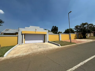 4 Bedroom House For Sale in Johannesburg - knrm.webp