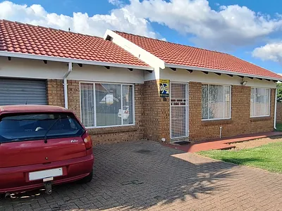 2 Bedroom Townhouse For Sale in Witbank - SraA.webp
