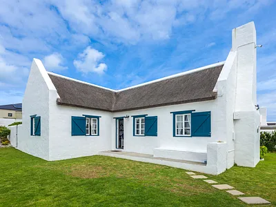 3 Bedroom House To Rent in Struisbaai - q65O.webp