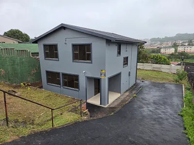 3 Bedroom House For Sale in Chatsworth - 48eT.webp