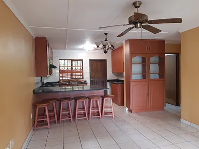 3 Bedroom Townhouse To Rent in Amanzimtoti - img
