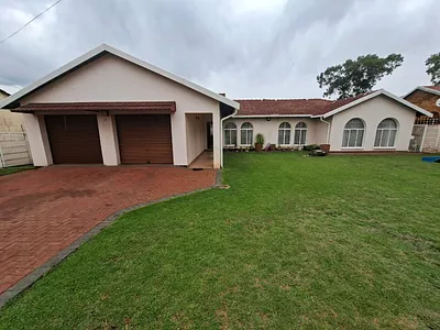 3 Bedroom House For Sale in Springs - img