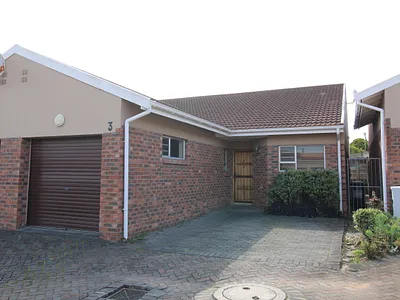 2 Bedroom Townhouse For Sale in East London - img